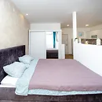 Newly Refurnished Apartment With Large Garden
